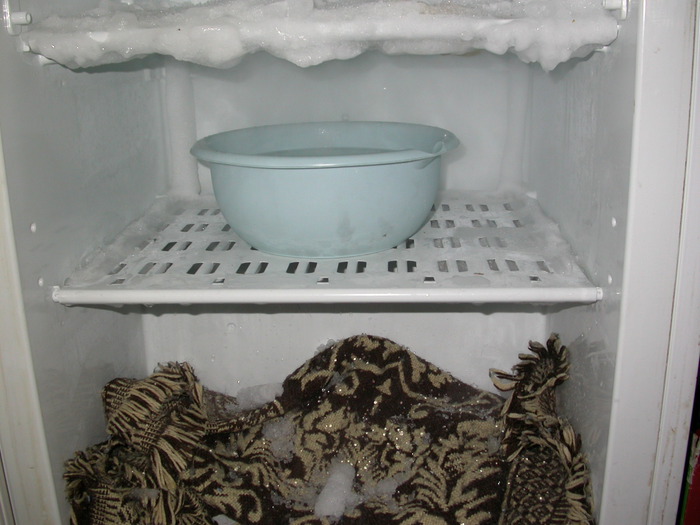 фото разморозки холодильника горячей водой