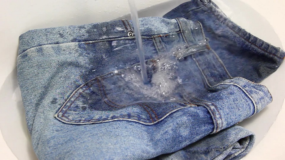 фото как очистить джинсы от краски